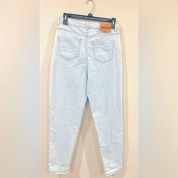 New Vanilla Star | Super High Rise Mom Jeans Tapered Distressed NWT 29/9 - Picture 2 of 5